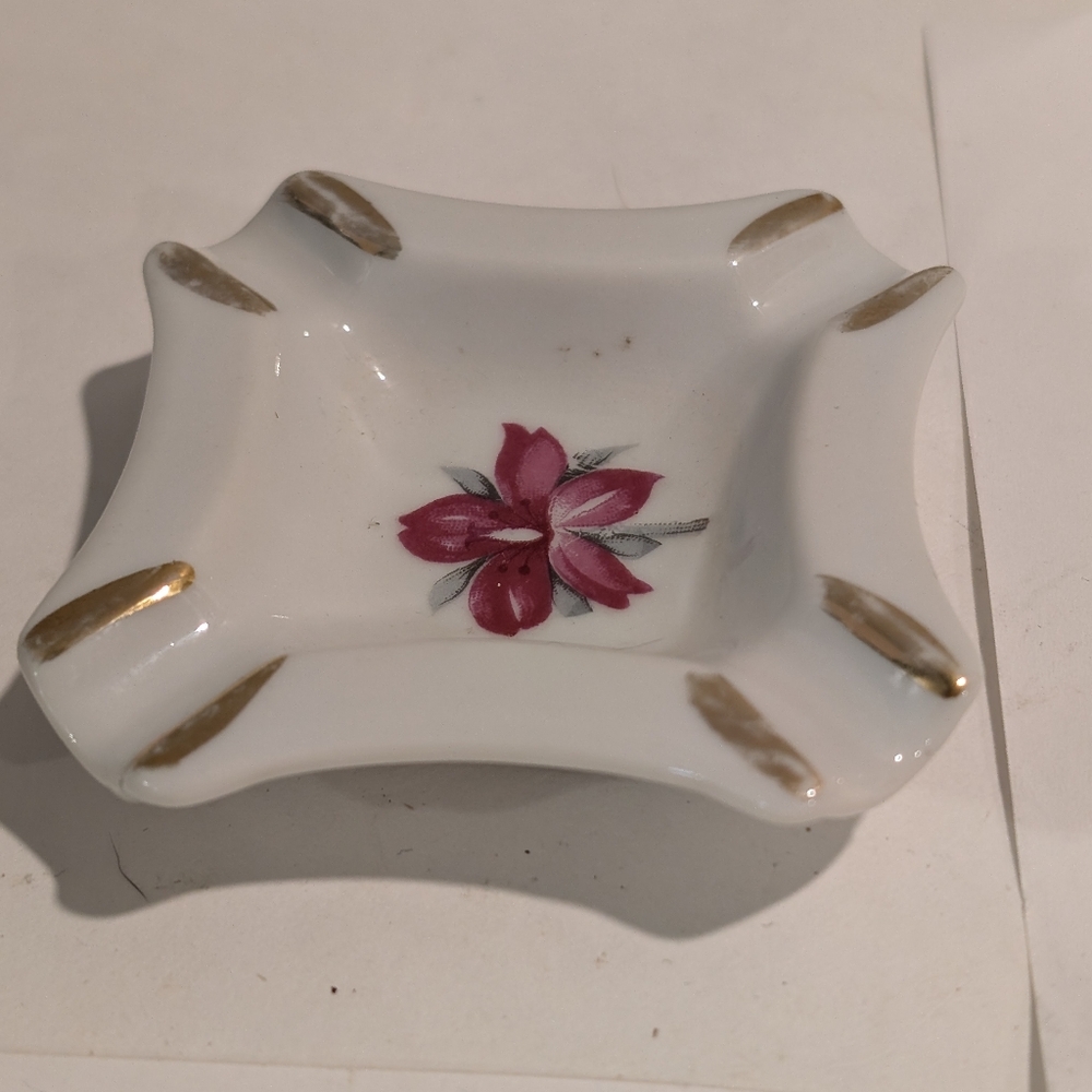 Vintage porcelain ashtray, likely from the mid-20th century.  Made In Japan.